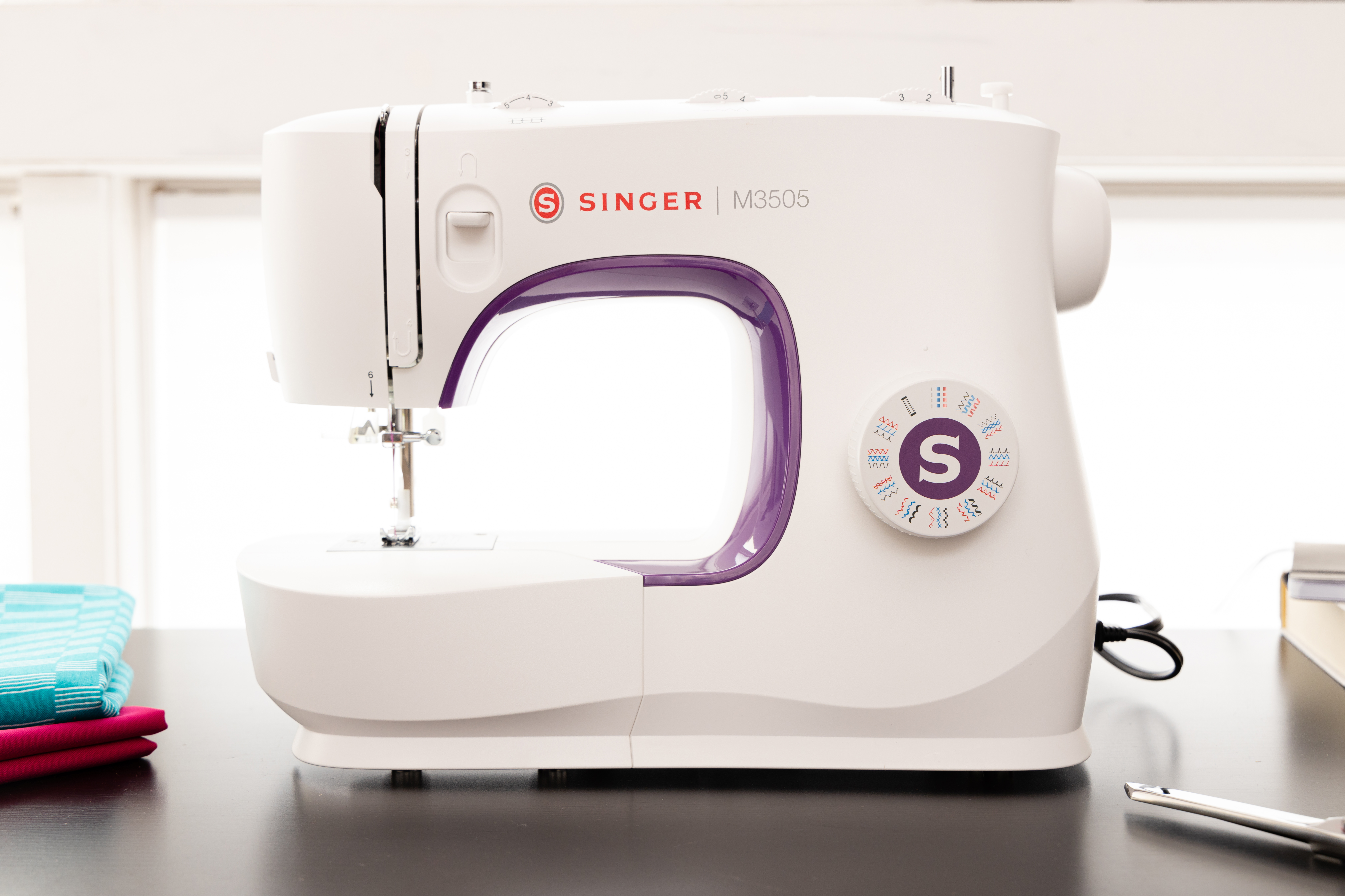 MAQUINA DE COSER SINGER REF M3505 AUTOMATICA